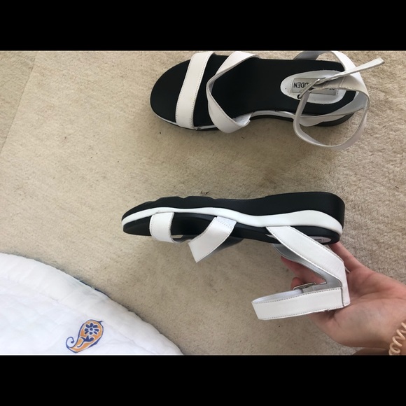 Sandals - Picture 2 of 4